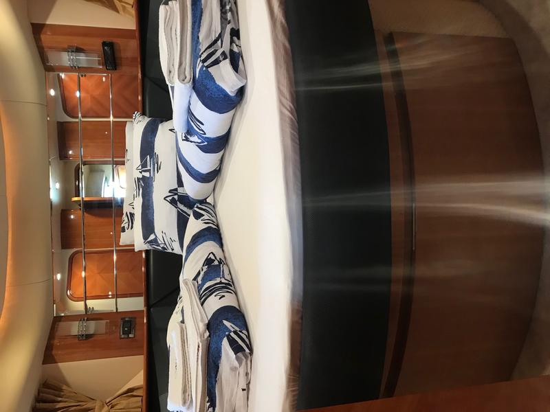Book yachts online - motorboat - Azimut 46 - MARTA VIII - rent