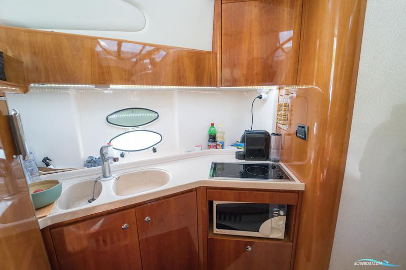 Book yachts online - motorboat - Azimut 39 - MARTA - rent