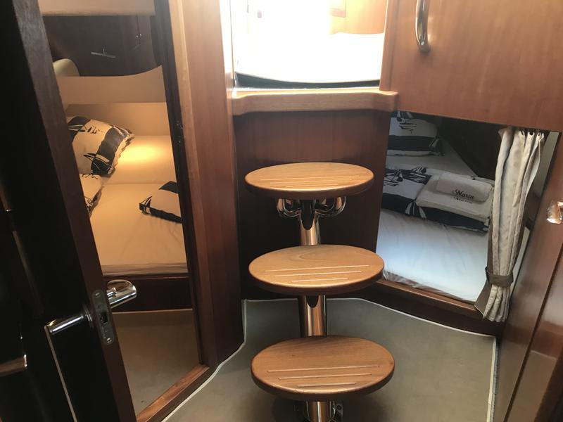 Book yachts online - motorboat - Galeon 390 Fly - Marta I - rent