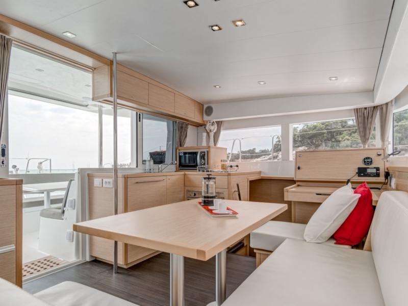 Book yachts online - catamaran - Lagoon 40 - No Limits - rent