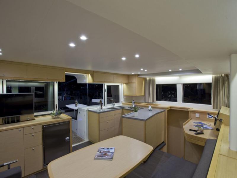 Book yachts online - catamaran - Lagoon 450 Flybridge - Pix - rent