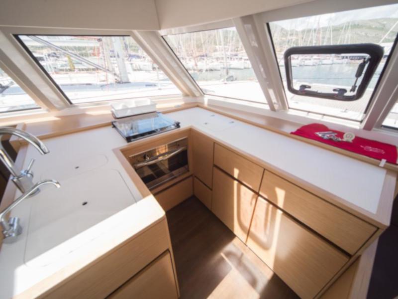 Book yachts online - catamaran - Nautitech 46 Fly - Santorin - rent