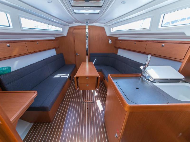 Book yachts online - sailboat - Bavaria Cruiser 33 (4) - Allori - rent