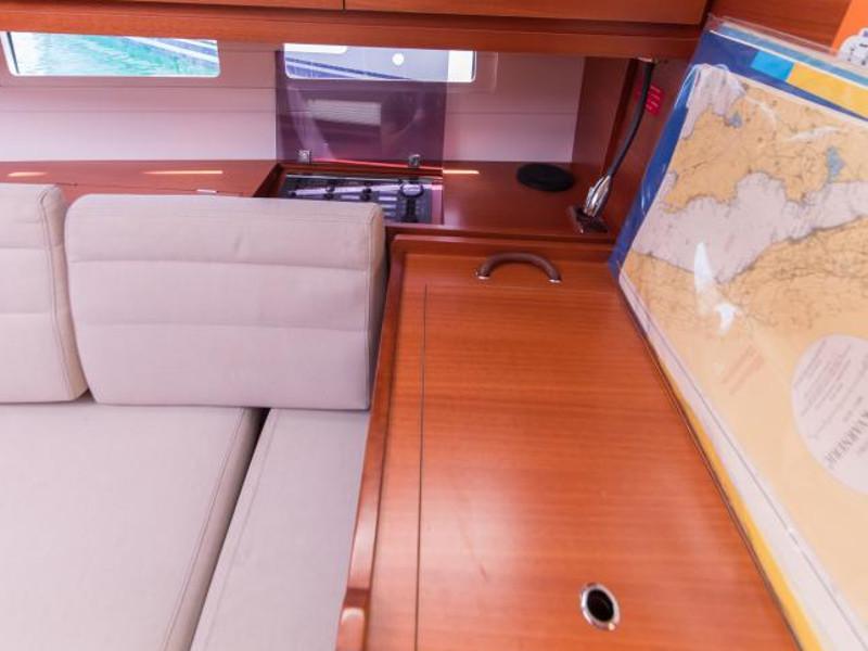 Book yachts online - sailboat - Dufour 382 Grand Large - Amphytrion - rent