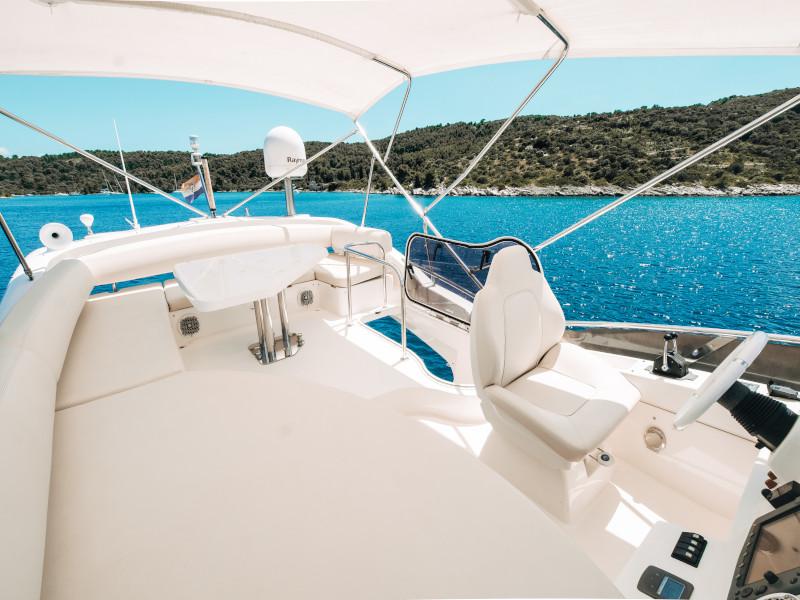 Book yachts online - motorboat - Azimut 43 Fly - Lou Ann - rent