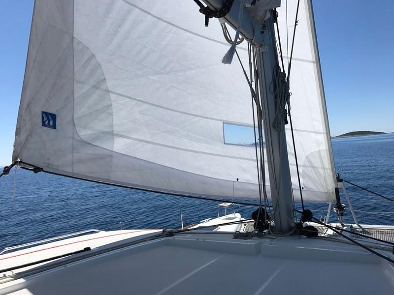 Book yachts online - catamaran - Lagoon 450 - Black Duck - rent