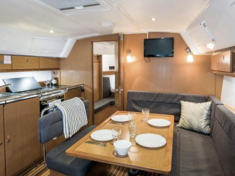 Book yachts online - sailboat - Bavaria 40 Cruiser S - Hurricane - rent