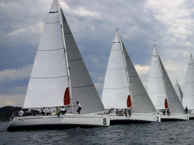 Book yachts online - sailboat - Bavaria 42 Match - Cowes - rent