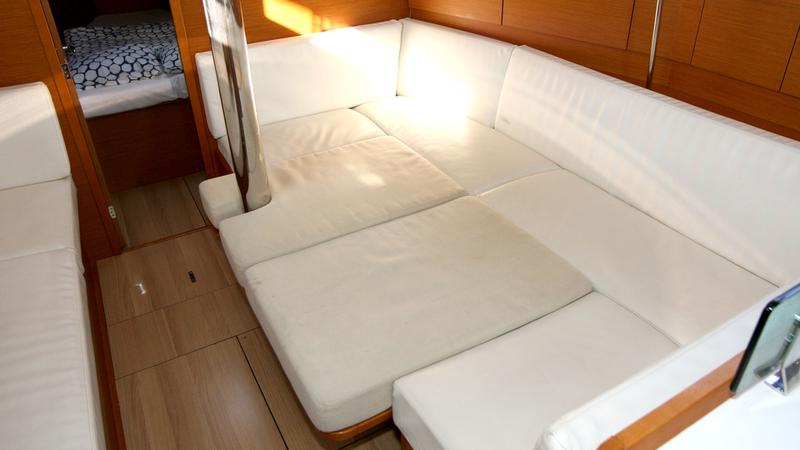 Book yachts online - sailboat - Sun Odyssey 389 - Angie - rent