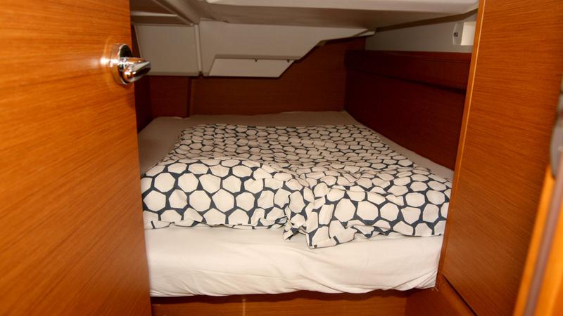 Book yachts online - sailboat - Sun Odyssey 389 - Tequila Sunrise - rent