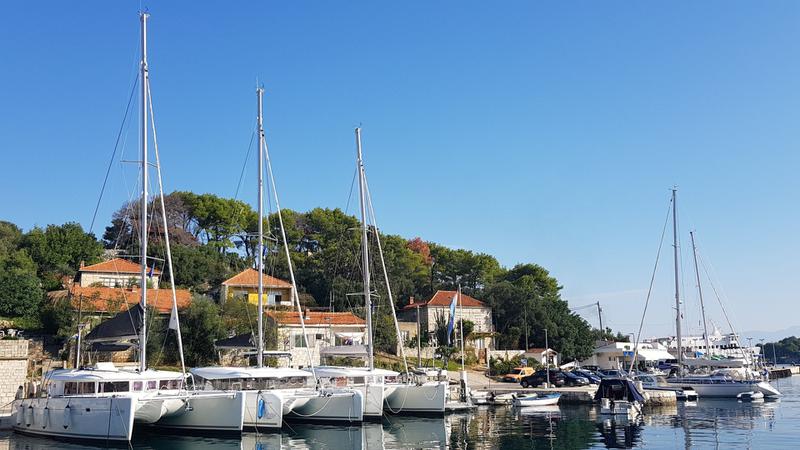 Book yachts online - sailboat - Beneteau Cyclades 43.4 - TIGRIS - rent
