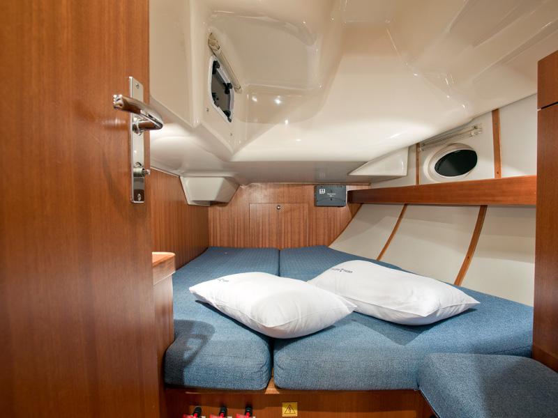 Book yachts online - sailboat - Elan 384 Impression - WhatsApp - rent