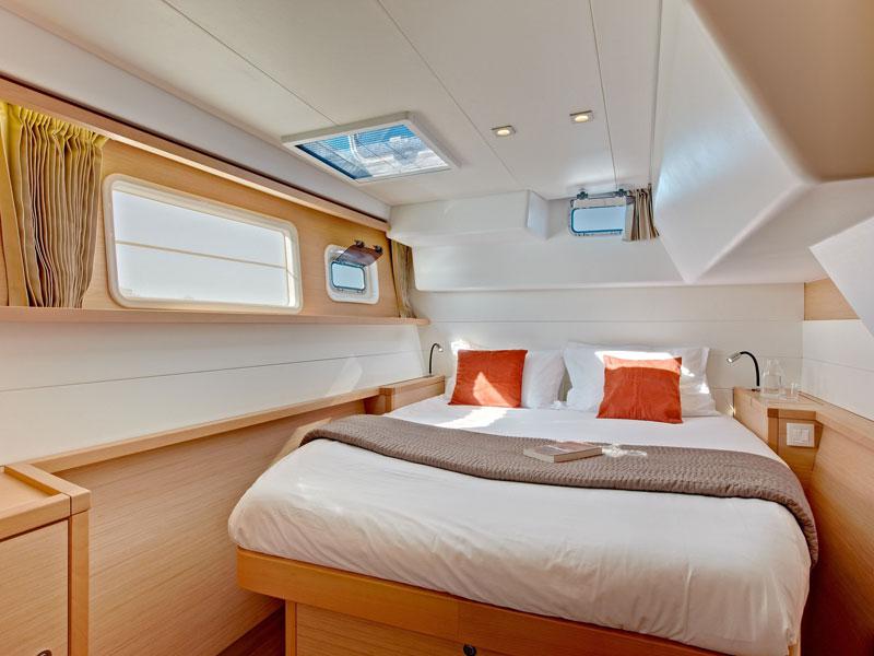 Book yachts online - catamaran - Lagoon 450  Flybridge - Albachiara - rent