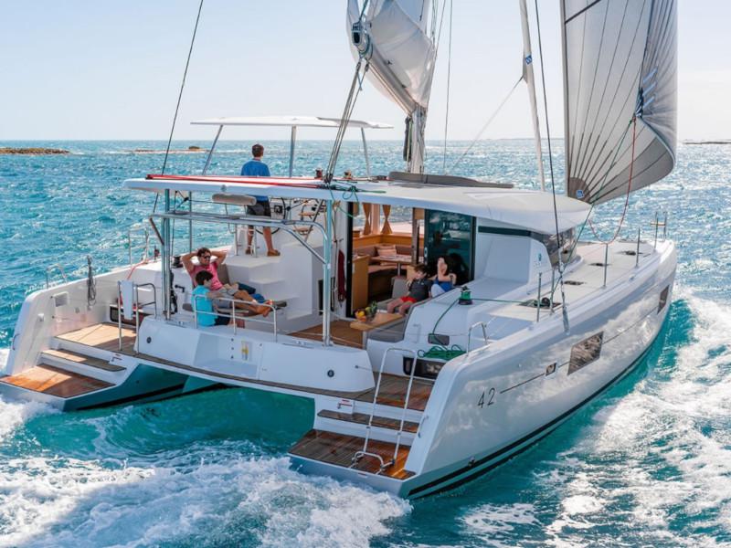 Book yachts online - catamaran - Lagoon 42 - Tethys - A/C &amp; Watermaker &amp; Generator - 4+2 Cabins/4 Heads - rent