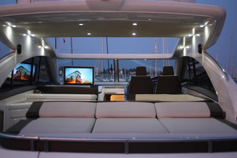 Book yachts online - motorboat - Princess V53 - Princess - rent