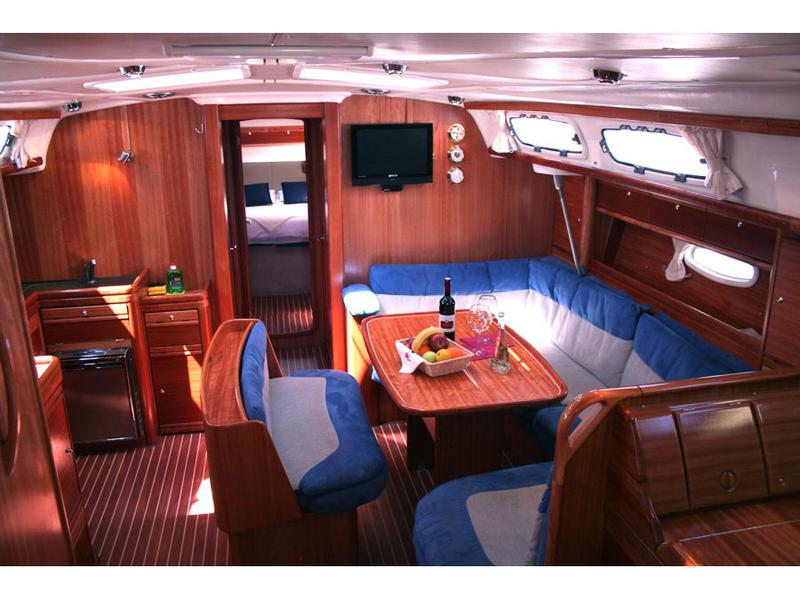 Book yachts online - sailboat - Bavaria 46 C - MH 18 - rent