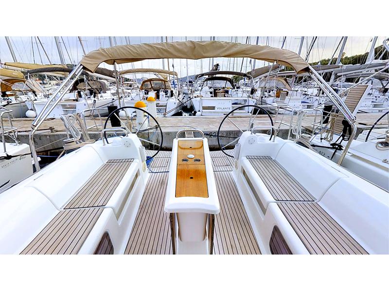 Book yachts online - sailboat - Dufour 410 Grand Large - Mila - rent