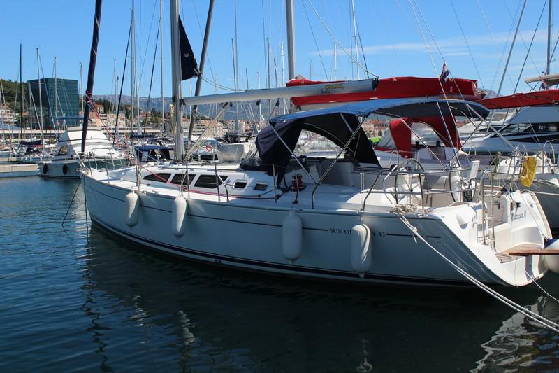 Book yachts online - sailboat - Sun Odyssey 43 - MAKARSKA II - rent