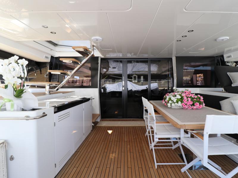 Book yachts online - powercatamaran - Lagoon 630 - Dragò - rent