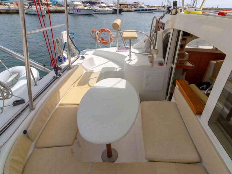 Book yachts online - catamaran - Lagoon 380 S2 - GIULIA - rent