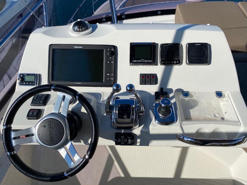 Book yachts online - motorboat - Prestige 550 Fly - Floria - rent