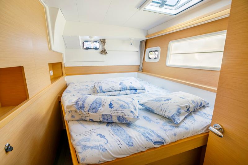 Book yachts online - catamaran - Lagoon 400 S2 - Second Wind - rent