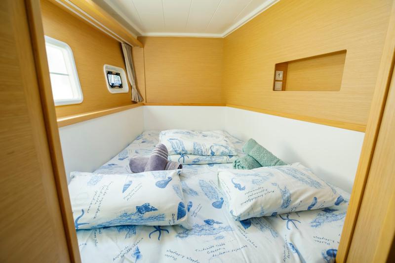 Book yachts online - catamaran - Lagoon 400 S2 - Second Wind - rent