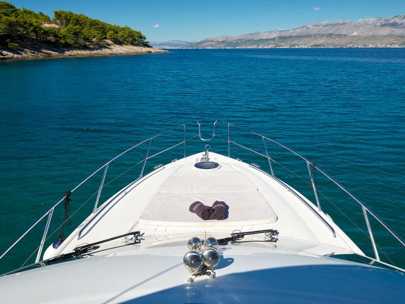 Book yachts online - motorboat - Princess 42 - Touché - rent
