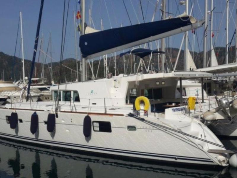 Book yachts online - catamaran - Lagoon 500 Flybridge - Friendship  - rent