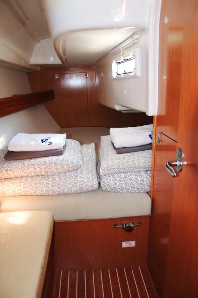 Book yachts online - sailboat - Bavaria Cruiser 32 - Cessar - rent