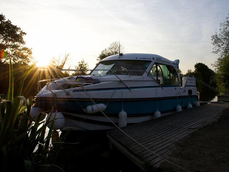 Book yachts online - motorboat - Confort 900 DP - JARNAC FR - rent