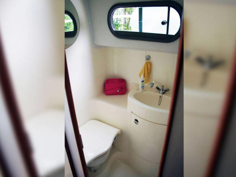 Book yachts online - motorboat - Sedan 1170 - MOURA PO - rent