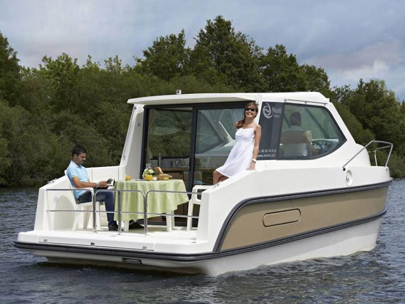Book yachts online - motorboat - Sedan Primo - NEPTUNE FR - rent