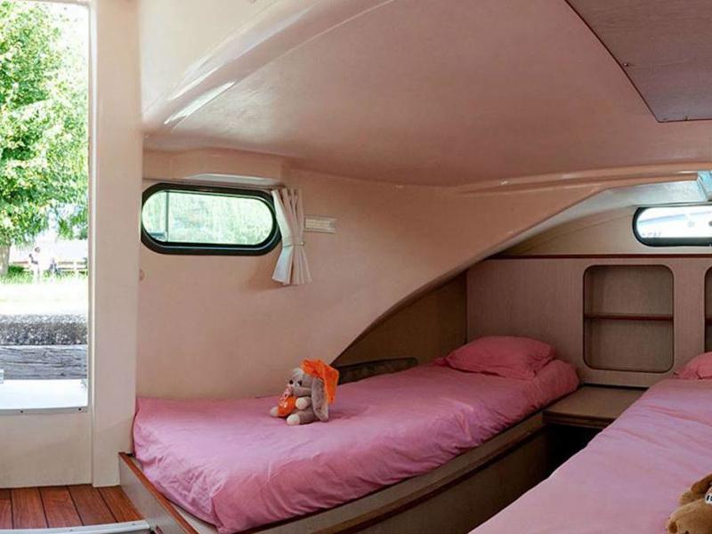Book yachts online - motorboat - Confort 1350 - ESTRELA  PO - rent
