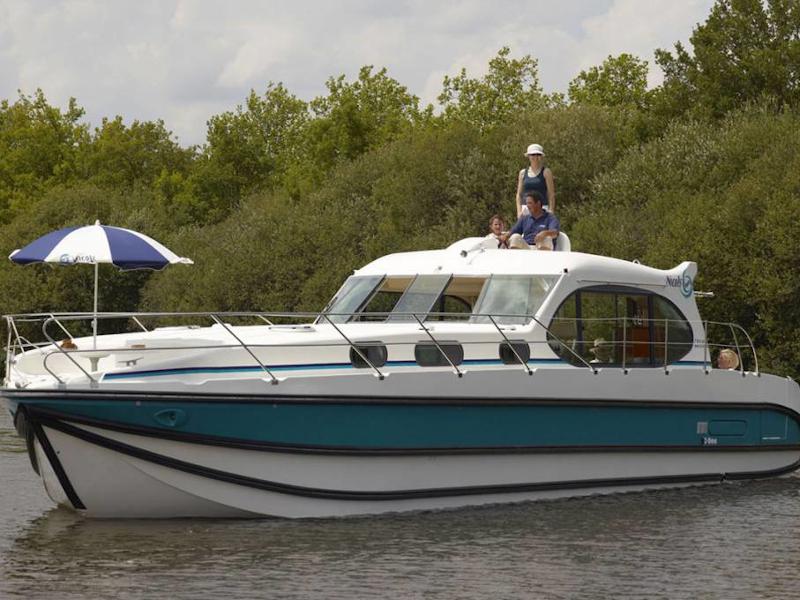 Book yachts online - motorboat - Estivale Sixto - ARZENS FR - rent