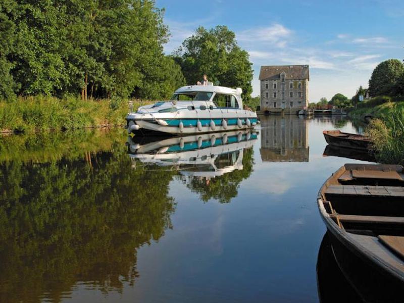 Book yachts online - motorboat - Sedan 1170 - MELODIE FR - rent