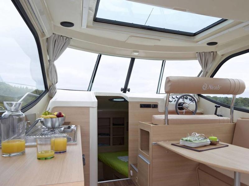 Book yachts online - motorboat - Sedan Primo - BAZEGE FR - rent