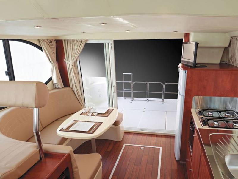 Book yachts online - motorboat - Estivale Quattro B - KAMINO HU - rent