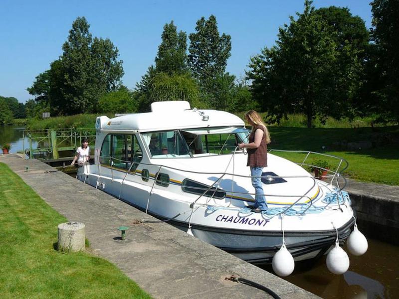 Book yachts online - motorboat - Sedan 1000 - CHOISEY FR - rent