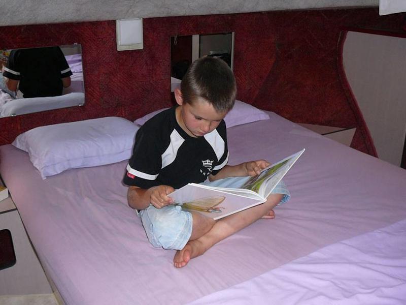 Book yachts online - motorboat - Sedan 1000 - NIMES FR - rent