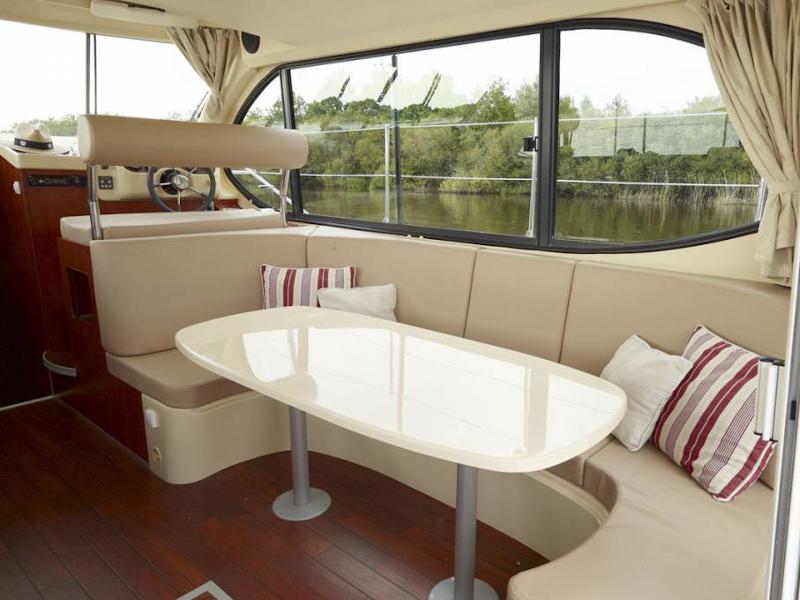 Book yachts online - motorboat - Estivale Octo - CHORUS FR - rent
