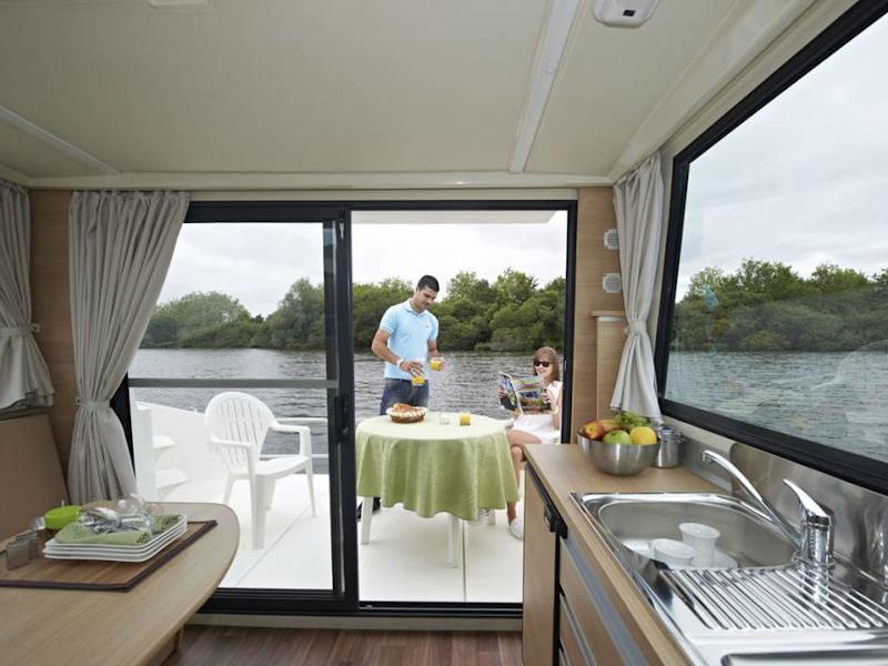 Book yachts online - motorboat - Sedan Primo - AURAY FR - rent