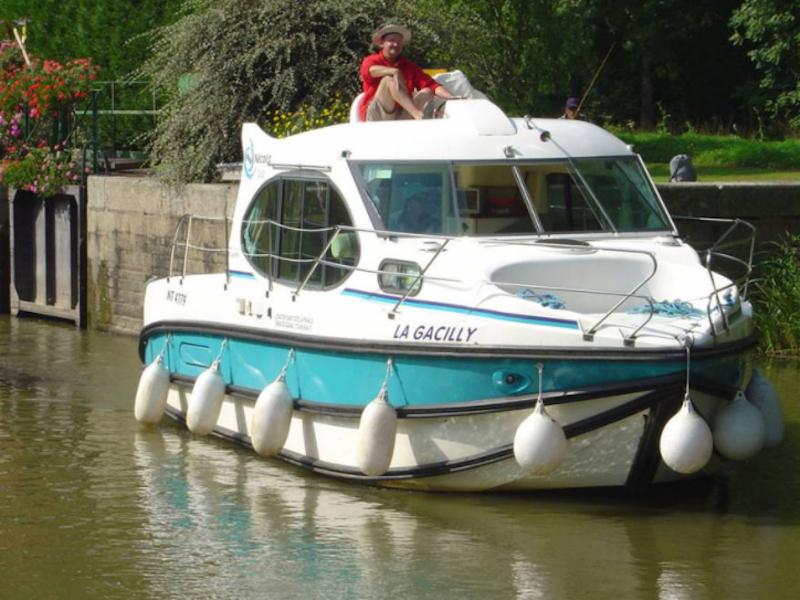 Book yachts online - motorboat - Estivale Duo - ARGENS FR - rent