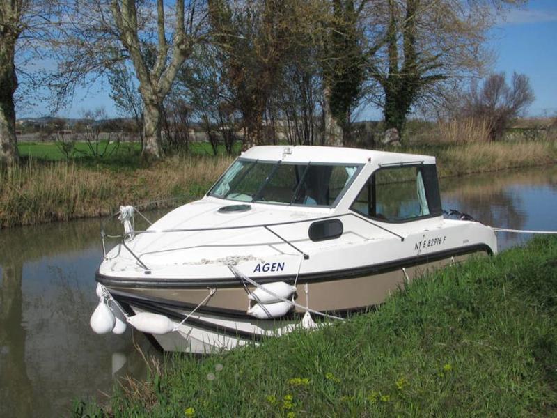 Book yachts online - motorboat - Sedan Primo - CHAUMONT FR - rent