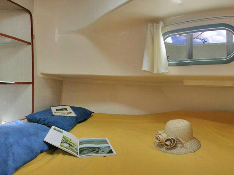 Book yachts online - motorboat - Confort 1100 - FOUCHECOURT FR - rent