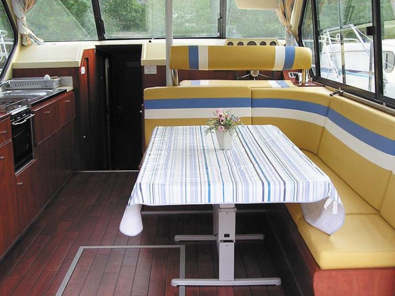 Book yachts online - motorboat - Sedan 1000 - BENOISEY FR - rent