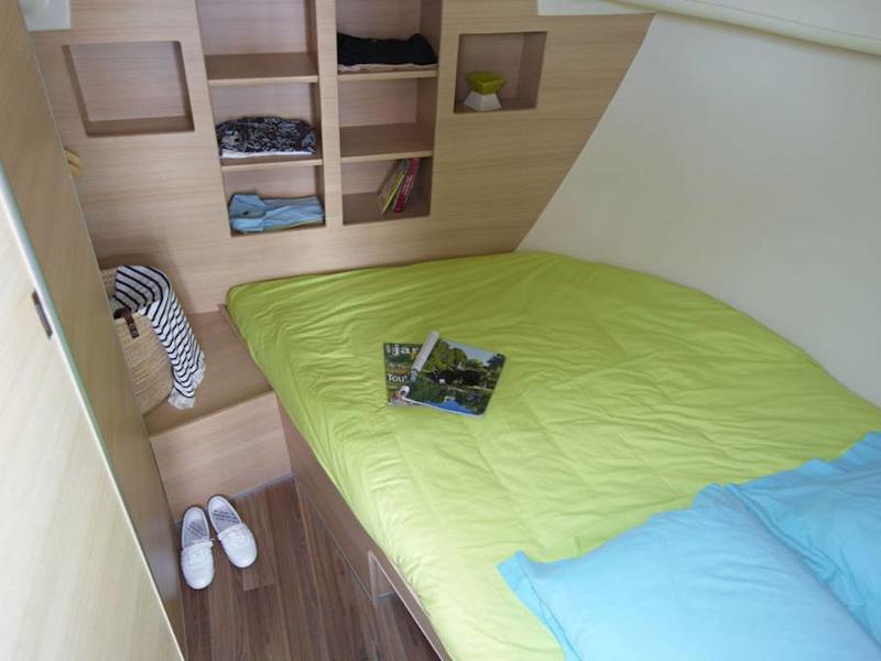 Book yachts online - motorboat - Sedan Primo - BRIENON FR - rent