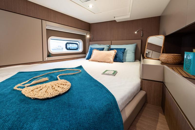 Book yachts online - catamaran - Bali 4.6 - Wild Bunch - rent