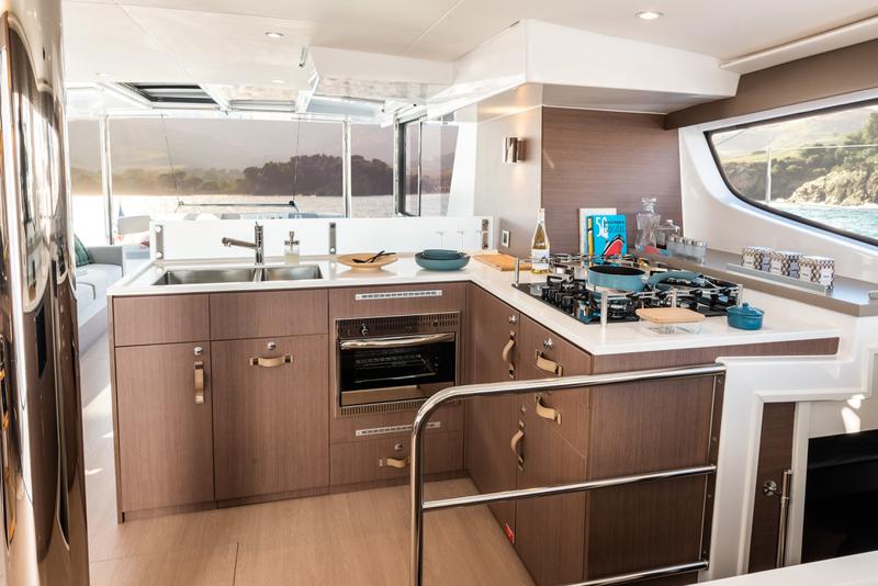 Book yachts online - catamaran - Bali 4.6 - Wild Bunch - rent