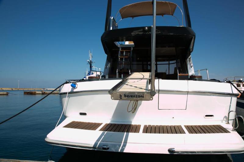 Book yachts online - motorboat - Riva 45 SuperAmerica - Hidra 1977 (Refit 2020) - rent